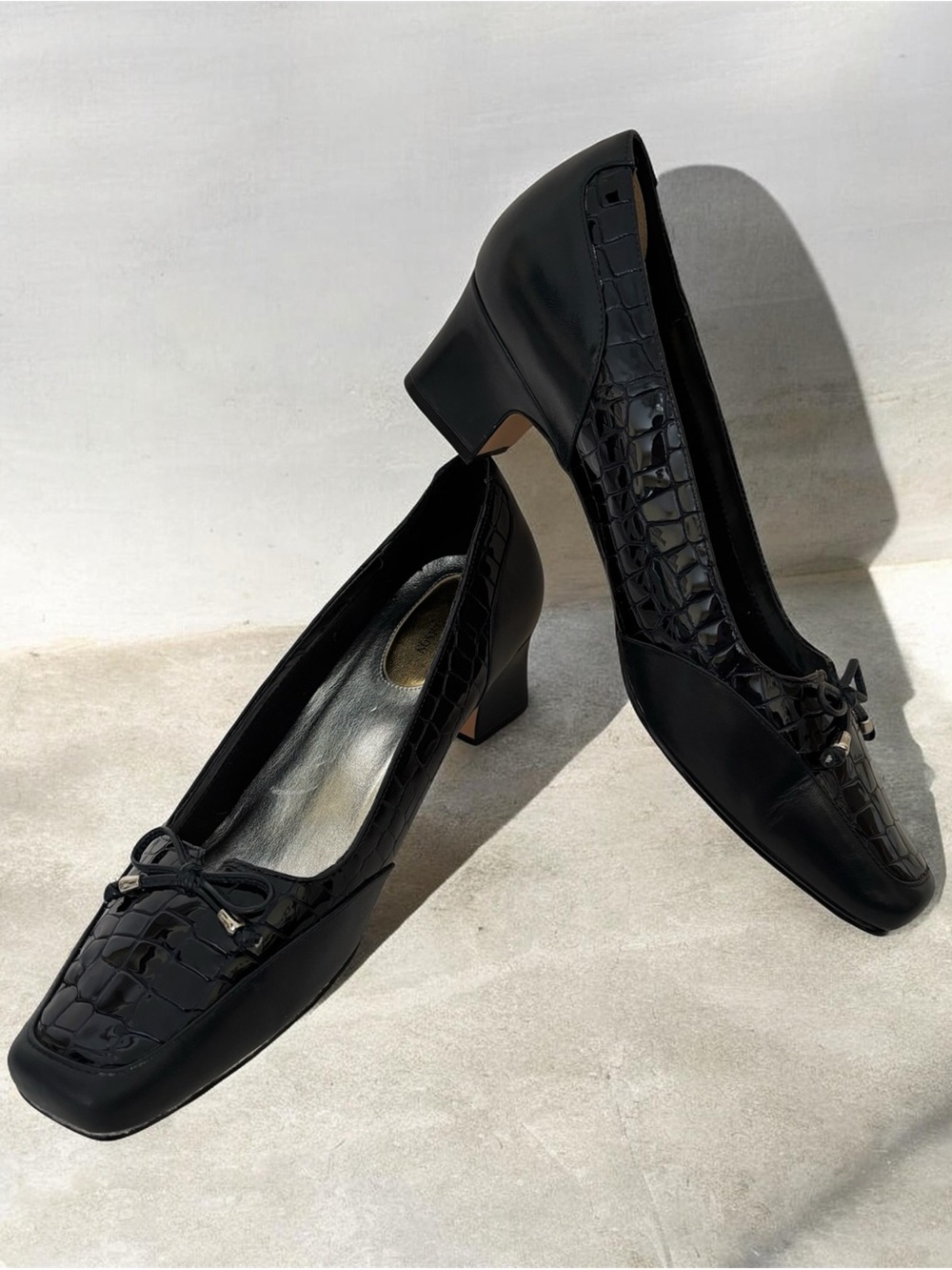 ROS HOMMERSON Navy Leather Stacked Heel Pump Size 11